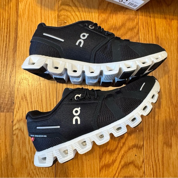 On Cloud 5 Black White Running Sneakers Womens Size 5 - Picture 8 of 9